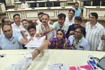 कांग्रेस से पार्षद डॉ पूनम कुंवर राठौड ने महापौर के लिए पेश किया नामांकन पत्र