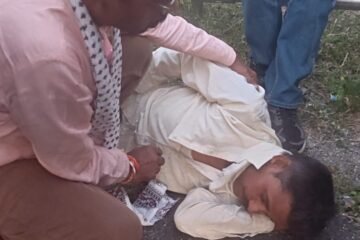 कार की टक्कर से घायल आदिवासी युवक को सांसद डॉ रावत अपने वाहन से अस्पताल लेकर पहुंचे, तत्काल इलाज मिला