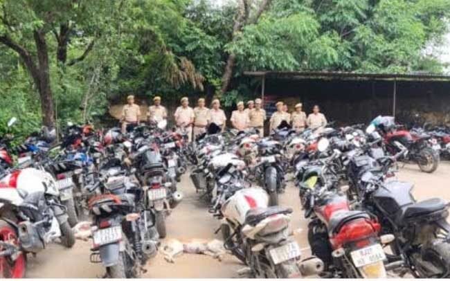 उदयपुर पुलिस का बड़ा एक्शन, 572 ठिकानों पर दबिश, 156 अपराधी गिरफ्तार, 180 पावर बाइक जब्त