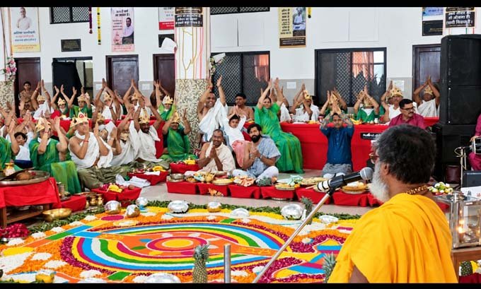 130 जोड़ों ने श्रद्धाभाव से किया उवसग्गहरं महापूजन
