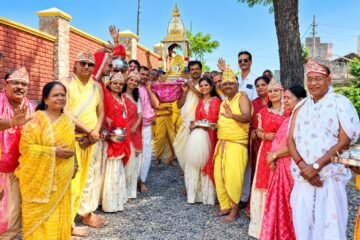 जयकारों से गूंजा ध्यानोदय तीर्थ, रथ पर सवार होकर नगर भ्रमण पर निकले शांतिनाथ प्रभु