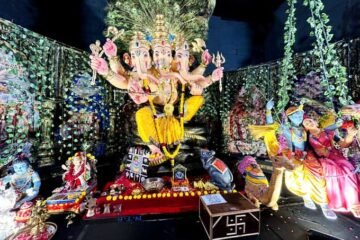 राधाष्टमी पर वृंदावन-सी सजी झांकी, 501 किलो केले का लगाया भोग