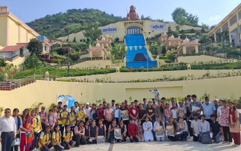 चित्रकला प्रतियोगिता में उमड़ा उत्साह: मानो नन्हें हाथों में सिमट कर धरती के सारे रंग प्रताप गौरव केन्द्र घूमने चले आए हों