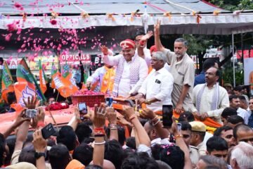 सीएम भजनलाल शर्मा ने उदयपुर में किया रोड शो, उमडे भाजपा कार्यकर्ता