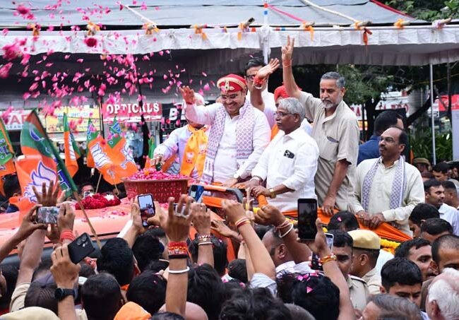 सीएम भजनलाल शर्मा ने उदयपुर में किया रोड शो, उमडे भाजपा कार्यकर्ता