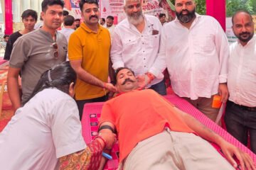 भगत सिंह की जयंती पर शिविर में 106 रक्त वीरों ने किया रक्तदान
