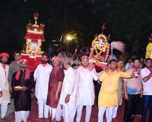जलझूलनी एकादशी पर मंदिरों से ठाकुरजी की निकली शोभायात्रा, महाआरती में उमड़ा श्रद्धा का सैलाब