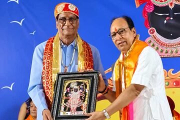 साहित्य मंडल ने किया हितैषी को सम्मानित
