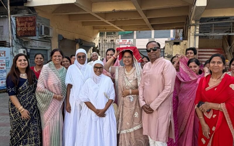पर्युषण के तीसरे दिन गूंजा कल्पसूत्र वाचन, साध्वी विद्युतप्रभा ने दिया आत्मशुद्धि व क्षमापना का संदेश,साध्वीजी को कल्पसूत्र वोहराया गया