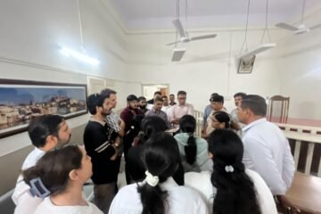 उदयपुर: मेवाड़ की वीरांगनाओं के पोस्टर छीनने पर आक्रोश, कलक्टर को सौंपा ज्ञापन