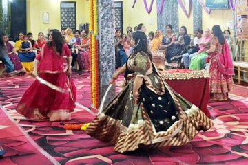 उदयपुर में गूंजा शौर्य और सनातन संस्कृति का जयघोष-तलवार गरबा रास में हुआ शस्त्र पूजन एवं नारी शक्ति सम्मान