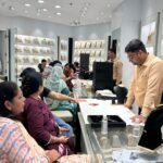 करवा चौथ पर अलंकार ज्वेलर्स में खरीदारी की धूम, ग्राहकी ने तोड़े रिकॉर्ड