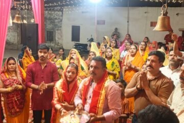 औदिच्य समाज का गरबा महोत्सव : भक्ति और शक्ति के रंग में रंगे समाजजन, पारंपरिक गीतों की धुन पर गरबे का लिया आनंद