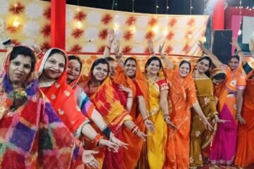नवरात्रि का दूसरा दिन : औदिच्य समाज के गरबा महोत्सव में देर रात तक गूंजे डांडियों के स्वर
