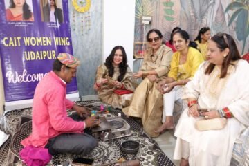 हाथों में मेहंदी, कलाइयों में लाख की चूडिय़ां, पति की दीर्घायु की कामना के साथ करवा चौथ उत्सव का आयोजन