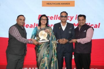 हेल्थ के रियल हीरोज अवॉर्ड्स: उदयपुर में 50 डॉक्टरों समेत 120 हस्तियां सम्मानित