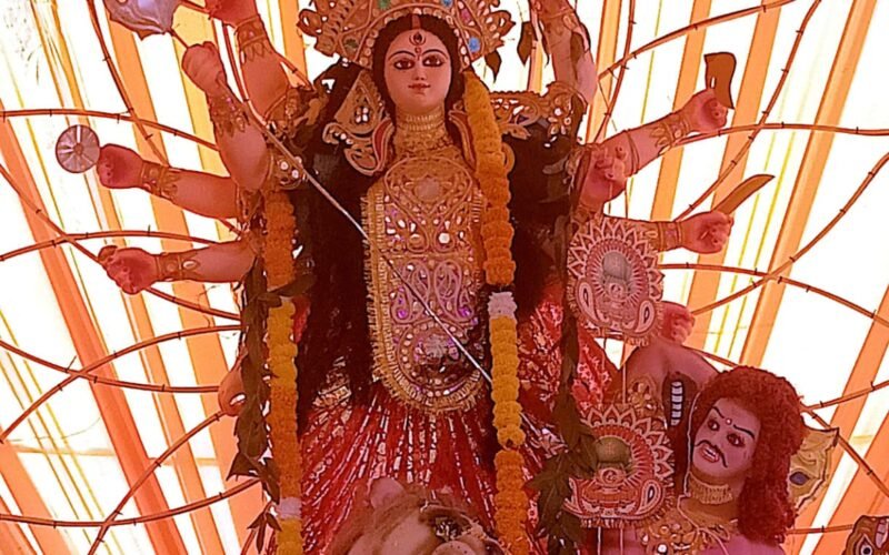 हिरण मगरी सेक्टर-4 में धूमधाम से मना महासप्तमी उत्सव, सांस्कृतिक संध्या में बच्चों ने दी रंगारंग प्रस्तुतियां