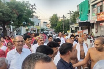 सेक्टर-14 में गूंजे जयकारे, मुनि श्री आदित्य सागर जी ससंघ का भव्य मंगल प्रवेश