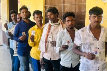 द्वितीय चरण: मतदाताओं में दिखा उत्साह, दिनभर बूथों पर रेलमपेल