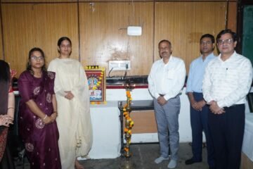 आरएनटी मेडिकल कॉलेज में एमबीबीएस बैच 2026 का 15 दिवसीय फाउंडेशन कोर्स संपन्न, छात्रों ने ली चरक शपथ