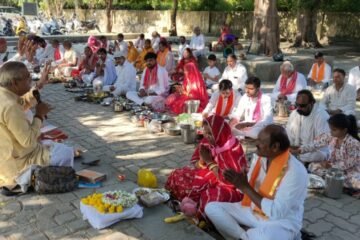 सर्व पितृ मोक्ष अमावस्या पर पूर्वजों के साथ जोहर करने वाली वीरांगनाएं एवं शहीद हुए सैनिकों का भी तर्पण किया