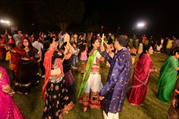 डांडिया नाइट में झूमे होटल एसोसिएशन, उदयपुर के सदस्य, बडे व बच्चों ने कई गेम्स में भाग लिया