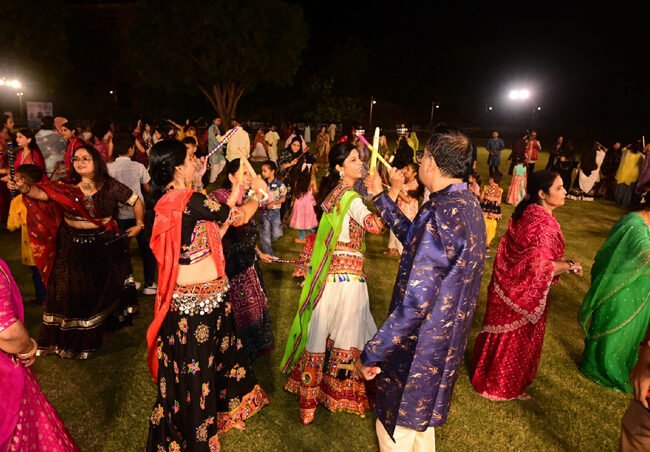 डांडिया नाइट में झूमे होटल एसोसिएशन, उदयपुर के सदस्य, बडे व बच्चों ने कई गेम्स में भाग लिया