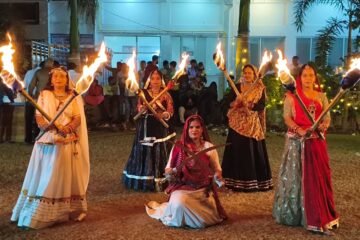 उदयपुर: सिल्वर रेजीडेंसी में अष्टमी पर भक्ति और शक्ति का अनोखा संगम; तलवार और मशाल रास ने मोहा मन