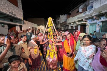 फलो से तोलकर पालिका अध्यक्ष ममता चपलोत का किया भव्य स्वागत
