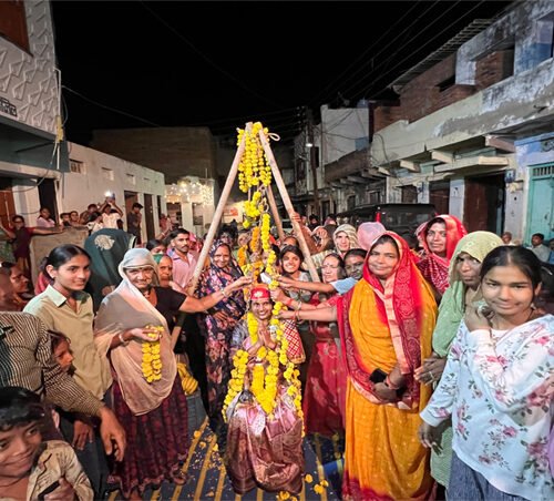 फलो से तोलकर पालिका अध्यक्ष ममता चपलोत का किया भव्य स्वागत