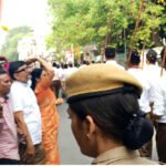 विजयदशमी पर राष्ट्रीय स्वयंसेवक संघ के पथ संचलन का अश्विनी बाजार व्यापार संघ ने किया भव्य स्वागत ध्वज पर की पुष्पवर्षा
