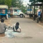 पुरोहितों की मादड़ी में अतिक्रमण से सड़क हुई संकरी: 30 फीट की राह 10 फीट में सिमटी