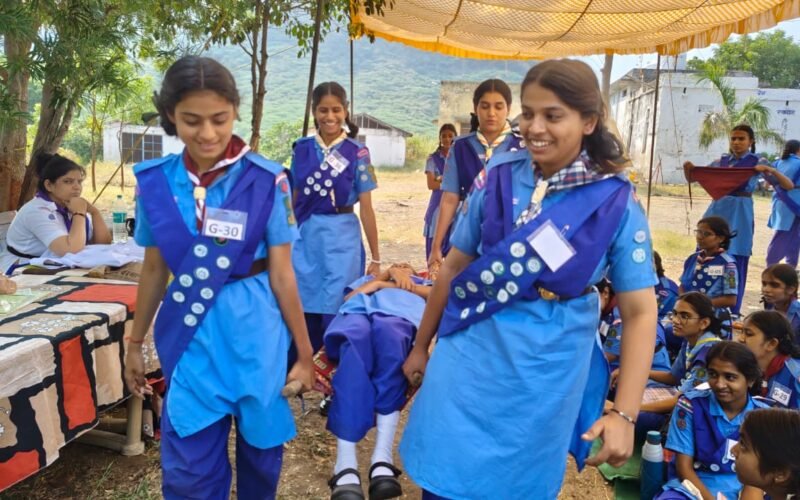 स्काउटिंग के रंग, अनुशासन और दिशा ज्ञान का अनूठा संगम: उदयपुर में राज्य स्तरीय प्रेसीडेंट अवार्ड गाइड प्रमाण पत्र जांच शिविर का दूसरा दिन