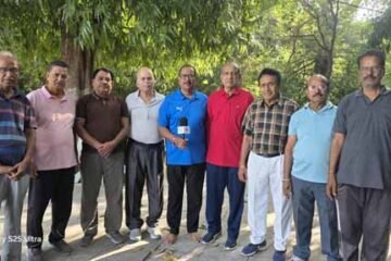 गुलाब बाग के वरिष्ठ युवा साथियों की गीत, संगीत की महफिल खूब जमीं